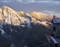 Bei einer Radtour von Hütte zu Hütte (hier die Edelweißhütte) erlebt man am Morgen und am Abend ganz besondere Stimmungen.
