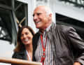 Red-Bull-Gründer Dietrich Mateschitz nutze den Sport zur Marketingstrategie seines Unternehmens. Er stieg jedoch nicht als Sponsor ein, sondern kaufte gleich die Teams. 2022 starb Mateschitz.