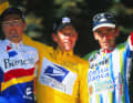 Lance Armstrong auf dem Podium in Paris, eingerahmt von Alex Zülle (links) und Fernando Escartin (rechts).