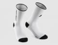 ...und bequeme, atmungsaktive Socken vervollständigen die Indoor-Kollektion von Assos.