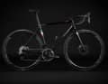 In drei Ausstattungsvarianten bietet Colnago das C68 als Carbon-Komplettrad an. Die "Einsteigerversion" kommt mit SRAM Red eTap und Zipp-Laufrädern (das gezeigte Rad ist mit einem Satz Fulcrum ausgestattet) für 13.260 Euro.