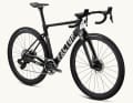 Die sechs Modelle schalten entweder mit SRAM Force oder SRAM Red - wahlweise mit Powermeter und/oder XLPR-Übersetzung. Als Farbvarianten stehen Schwarz und Weiß zur Verfügung.