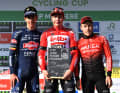 2022 als Sieger des GP Jean-Pierre Monsere, einem Eintagesrennen in Belgien, vor Dries De Bondt (links) und Hugo Hofstetter (rechts)