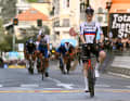 Technik kann Radrennen gewinnen - oder zumindest dabei helfen: Der Slowene Matej Mohoric gewinnt den Frühjahrsklassiker Mailand-San Remo und profitiert dabei von der Vario-Sattelstütze an seinem Rad, mit deren Hilfe er eine aerodynamisch bessere Position einnehmen und seinen Verfolgern mit einer waghalsigen Abfahrt vom Poggio di San Remo entkommen konnte.