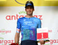 Bei der Tour de France 2022 hatte das Team ein ähnlich anmutendes Sondertrikot. Hier Hugo Houle, der die 16. Etappe gewann 