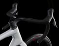 Rennlenker am Marathon-Rennrad: Das Carbon-Cockpit übernahmen die Italiener vom Zero SLR. 