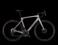 Die "günstigsten" Modelle rollen auf Alu-Laufrädern von Vision, schalten mit Shimano Ultegra Di2 oder SRAM Force eTap und kosten 7400 Euro.