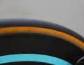 Bei der Bereifung setzen die von Specialized gesponserten Teams im Zeitfahren weiterhin auf ihre schnellen Clincher-Reifen mit Latexschläuchen. Nach Aussage der Mechaniker immer noch "die schnellste Kombi, die wir haben". Außerdem seien die Scheiben-Hinterräder noch nicht für Tubeless-Reifen konstruiert. Foto: Jens Klötzer