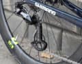 Der Schaltwerkskäfig kommt von Ceramicspeed. Alle Intermarche-Modelle sind noch mit alter Shimano Dura-Ace Di2 2x11 ausgestattet.
