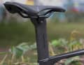 Die Sattelstütze an Degenkolbs Aero-Boliden ist aus einem Stück Carbon, beim Serienmodell verbaut Scott eine zweitteilige Stütze.
