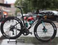Nach der Rennpremiere bei der Dauphine hat das Team B&B Hotels-KTM auch bei der Tour das neue KTM Revelator Alto im Einsatz. TOUR bekam das Modell von Pierre Rolland (Frankreich) vor die Linse. 