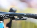 Unter dem vollintegrierten Aero-Lenker an Enric Mas' Ultimate sind Wireless-Schaltknöpfe von SRAM angebracht.