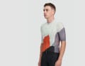 Farbkleckse: Das Allied pro Air Jersey ist nicht nur atmungsaktiv durch dünnes Mesh, sondern auch auffällig.