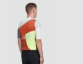 Gerade in der Rückansicht wird deutich, wie eng das Trikot aus Maaps Performance-Linie am Körper sitzt.
