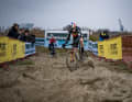 Wout van Aert bei seinem ersten Crossrennen 2022/23 beim UCI Worldcup in Antwerpen. 