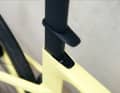 Die aerodynamische Carbon-Sattelstütze bietet auch bei längeren Ausfahrten genügend Komfort.