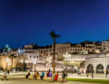 Flaniermeile am Abend: die Hafenpromenade von Tanger unterhalb der Medina