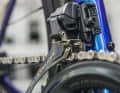 Der neue Ultegra-Umwerfer ist deutlich schlanker und leiser, aber kräftig und ausdauernd.
