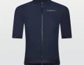 Praktisch für den Herbst: eine winddichte Jacke.