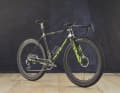 Bestes Gravelbike der Bespoked 2025: Curve. Bei diesem Prototypen, ein Gravel Race Bike namens 00Kev trifft Titan auf Carbon.