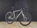 Der Award für das beste Rennrad geht an Wunderlich. Mit seinen 30 Millimeter breiten Reifen bringt das Rad knapp unter 8 Kilo auf die Waage. Genau sind es 7,96 Kilo.