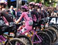 Das Team Visma mit Sätteln von Prologo
