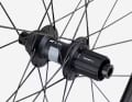 Beide Laufradsätze sind mit DT Swiss-Naben aufgebaut und bis 130 Kilogramm Gesamtgewicht freigegeben, allerdings vorerst nur mit Shimano-Schaltungen kompatibel