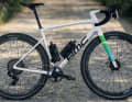Drei Stellverteter für die Spezialisten unter den Gravelbikes: Das rennmäßige BMC Kaius...