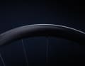 Durch das “C-LUX” genannte Finish bekommt das Campagnolo Hyperon eine sehr glatte Oberfläche. Das spart Gewicht und soll dazu beitragen, dass die Tubeless-Reifenmontage erleichtert wird.