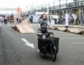 Neben der Erkundung von klassischen Messeständen konnten Besucherinnen und Besucher in der Demoworld Räder ausprobieren.