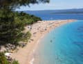 Kroatiens berühmtester Strand, Zlatni Rat, das "Goldene Horn", auf Brač.