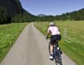 Straße durchs Starzlachtal, (auch Rohrmooser Tal oder Rohrmoostal) in den Allgäuer Alpen westlich von Oberstdorf. Der Teil von Tiefenbach bis Rohrmoos ist mautpflichtig und die Straße von Rohrmoos bis zur Grenze für den öffentlichen Verkehr gesperrt.