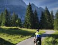 Tag 2, Appenzell – Klöntalersee: Das feine Sträßchen zur Schwägalp führt über Alpweiden unter die Nordwand des Säntis