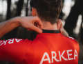 Das Trikot von Arkea-B&B Hotels im Detail