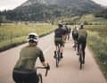 Eine Gruppe aus Fahrrad-Journalistinnen und Journalisten radelte gemeinsam mit Team Gore, um das neue Kit auszuprobieren.
