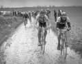 Was soll das? "Dieses Rennen ist ein Haufen Scheiße", fluchte Theo de Rooij 1985 (rechts). Und ergänzte: "Es ist das wundervollste Rennen der Welt."