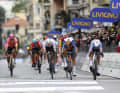 Sprint-Quintett: Alberto Bettiol, Tadej Pogačar, Mads Pedersen (verdeckt), Michael Matthews und Sieger Jasper Philipsen (von links).