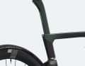 Schnell: Sattelstütze und Sitzrohr am Pinarello sind extrem in die Länge gezogen und haben ihren Anteil an der sehr guten Aero-Performance des Dogma F.