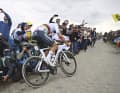 Umjubeltes Solo: Die letzten 60 Kilometer über das Kopfsteinpflaster von Paris-Roubaix fuhr Mathieu van der Poel allein an der Spitze.