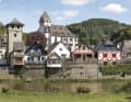 Romantisch: Kirche, Wehrturm, Fachwerk: Mittelalter-Ensemble in Dausenau an der Lahn.