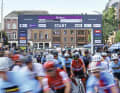 Klassiker-Kulisse: Im belgischen Leuven erinnert der Start zur Gravel-WM an die Atmosphäre bei den legendären Frühjahrsklassikern