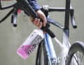 Staub, Schmodder, Dreck - wenn das Fahrrad mal wieder unterm Matsch versinkt, hilft ein guter Reiniger. Doch welche Produkte überzeugen?