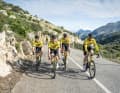 In der zweiten Reihe?: Niklas Behrens (Zweiter von rechts) mit neuen Teamkollegen von Visma-Lease a Bike um Victor Campenaerts (Dritter von rechts)