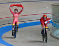 Im Teamsprint durften sich zwei Chinesinnen beim Frauenrennen über Gold freuen, ...