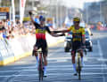 2022 feierte Jumbo-Visma einen Doppelsieg: Wout van Aert (links) gewann vor Christophe Laporte