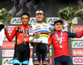 Das Podium der Männer 2023 (von links nach rechts): Santiago Buitrago (Platz drei), Remco Evenepoel (Sieger), Thomas Pidcock (Rang zwei)