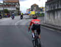 Mit Alessandro Verre (Arkea-Samsic) kämpft ein Verfolger lange um den Anschluss, wird aber nach gut 90 Kilometern vom Peloton eingeholt