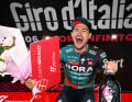 Riesige Freude bei Nico Denz über seinen zweiten Etappensieg bei Giro d'Italia 2023.