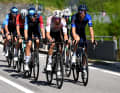 Sieben Ausreißer prägen die 18. Etappe: Thibaut Pinot (Groupama-FDJ), Aurelien Paret-Peintre (AG2R-Citroën Team), Filippo Zana (Team Jayco-AlUla), Derek Gee und Marco Frigo (beide Israel-Premier Tech), Warren Barguil (Arkea-Samsic) und Vadim Pronskiy (Astana Qazaqstan Team)