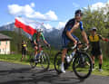 Filippo Zana und Thibaut Pinot setzen sich im Finale von ihren Ausreißerkollegen ab